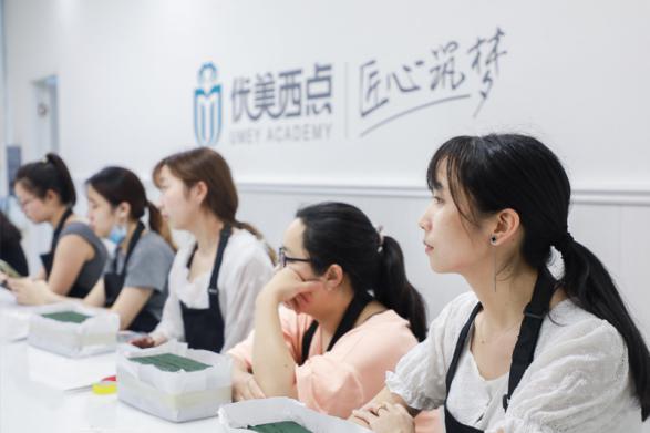 優(yōu)美西點(diǎn)丨選修輕奢系列課程-全能花藝星級班，首期學(xué)員完美結業(yè)！