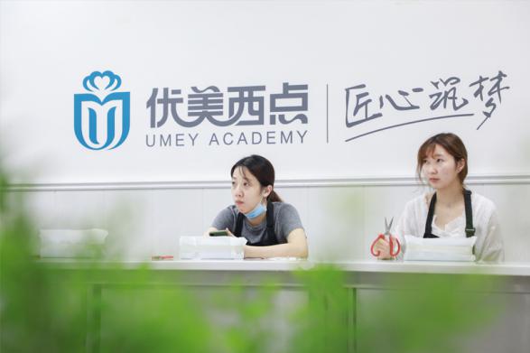 優(yōu)美西點(diǎn)丨選修輕奢系列課程-全能花藝星級班，首期學(xué)員完美結業(yè)！