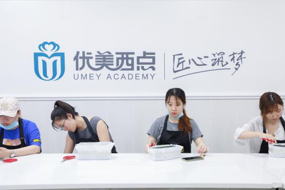 優(yōu)美西點(diǎn)丨選修輕奢系列課程-全能花藝星級班，首期學(xué)員完美結業(yè)！
